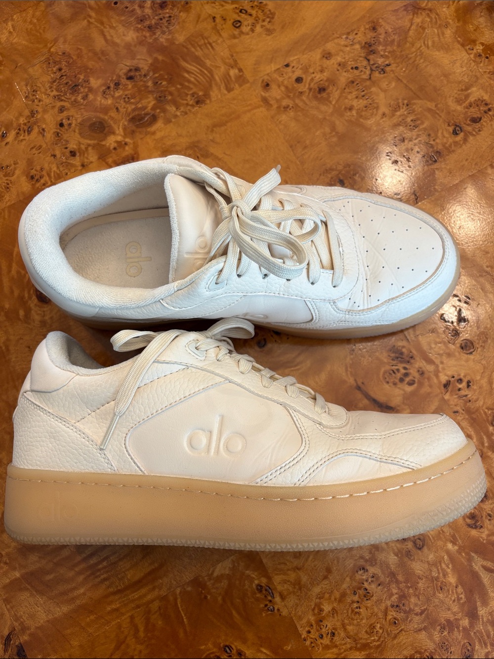ALO Yoga Women's White Leather Low-Top Sneakers with Gum Sole